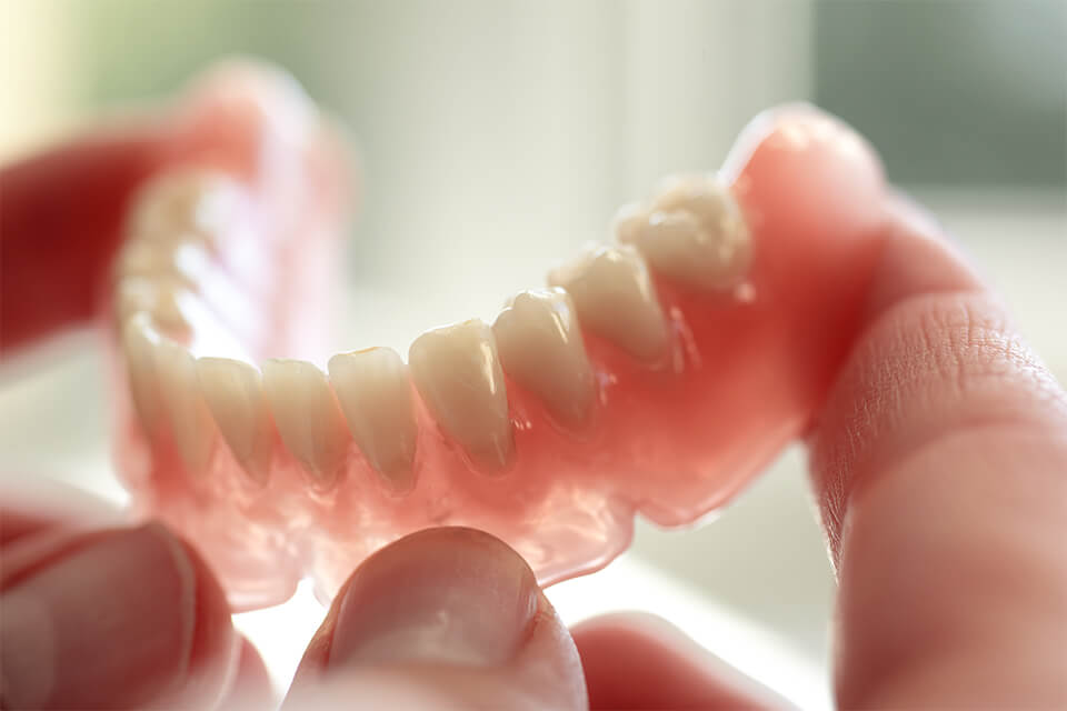 Prévenir les infections des implants dentaires une étape clé